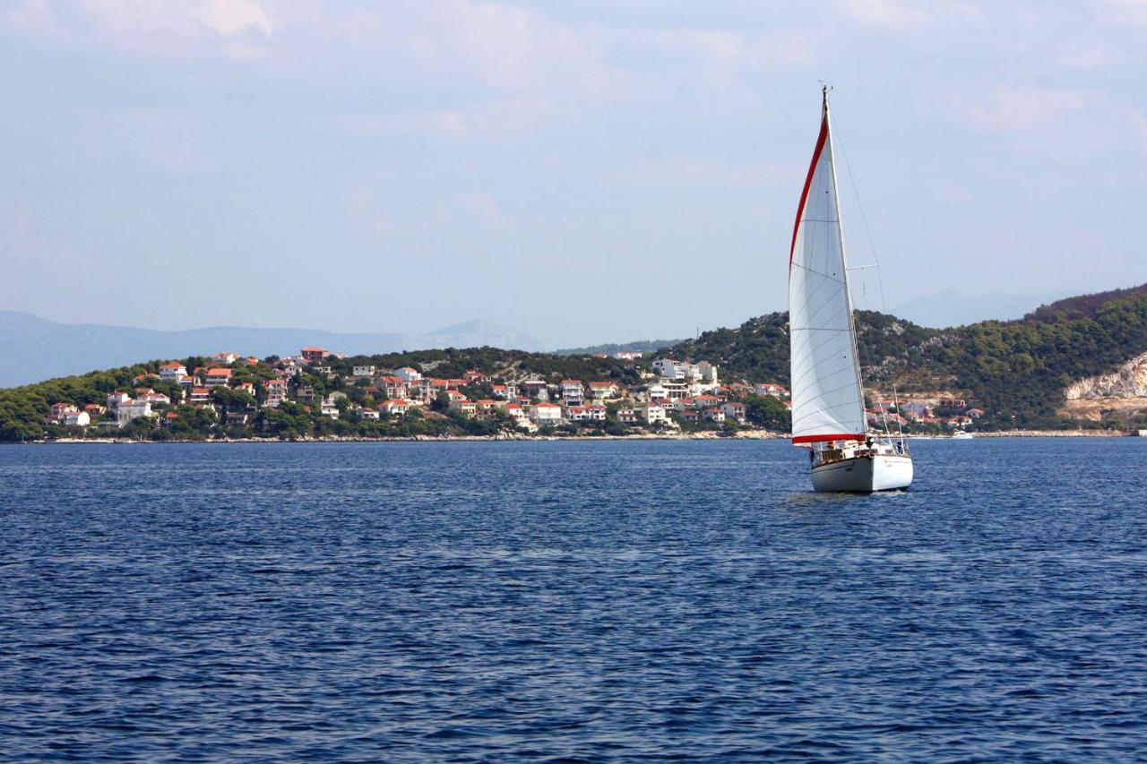 Apartments By The Sea Okrug Donji, Ciovo - 12502 โอครูกกอร์นญี ภายนอก รูปภาพ