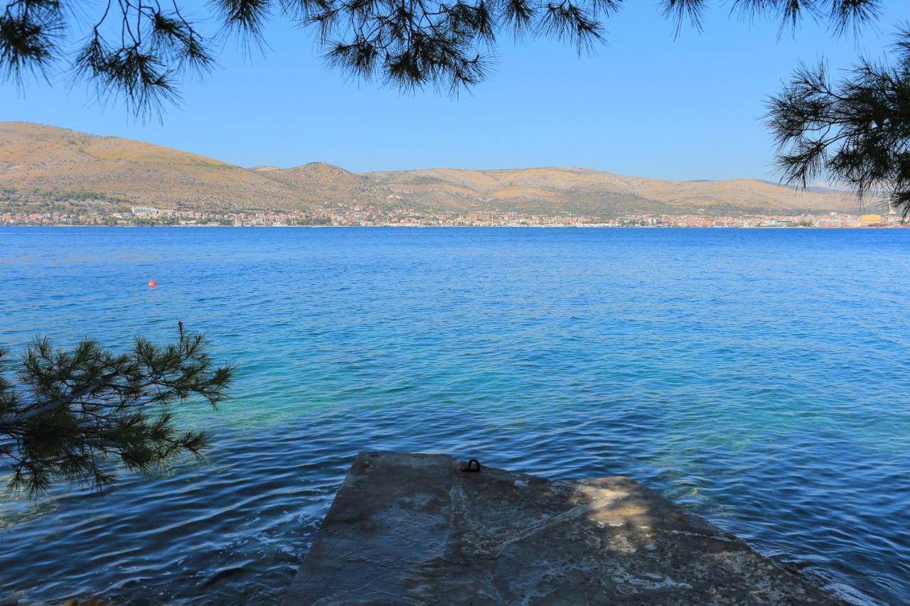 Apartments By The Sea Okrug Donji, Ciovo - 12502 โอครูกกอร์นญี ภายนอก รูปภาพ