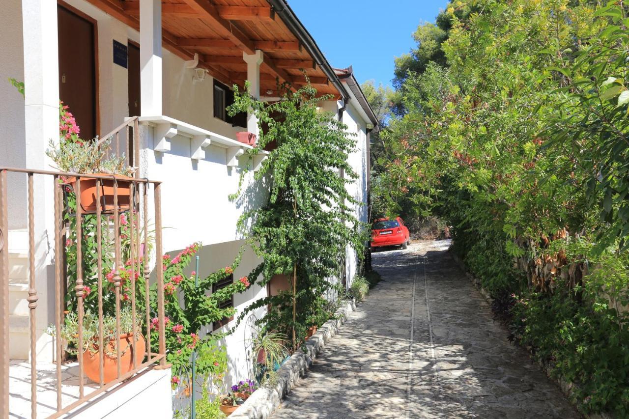 Apartments By The Sea Okrug Donji, Ciovo - 12502 โอครูกกอร์นญี ภายนอก รูปภาพ
