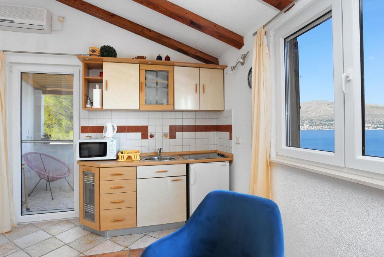 Apartments By The Sea Okrug Donji, Ciovo - 12502 โอครูกกอร์นญี ภายนอก รูปภาพ