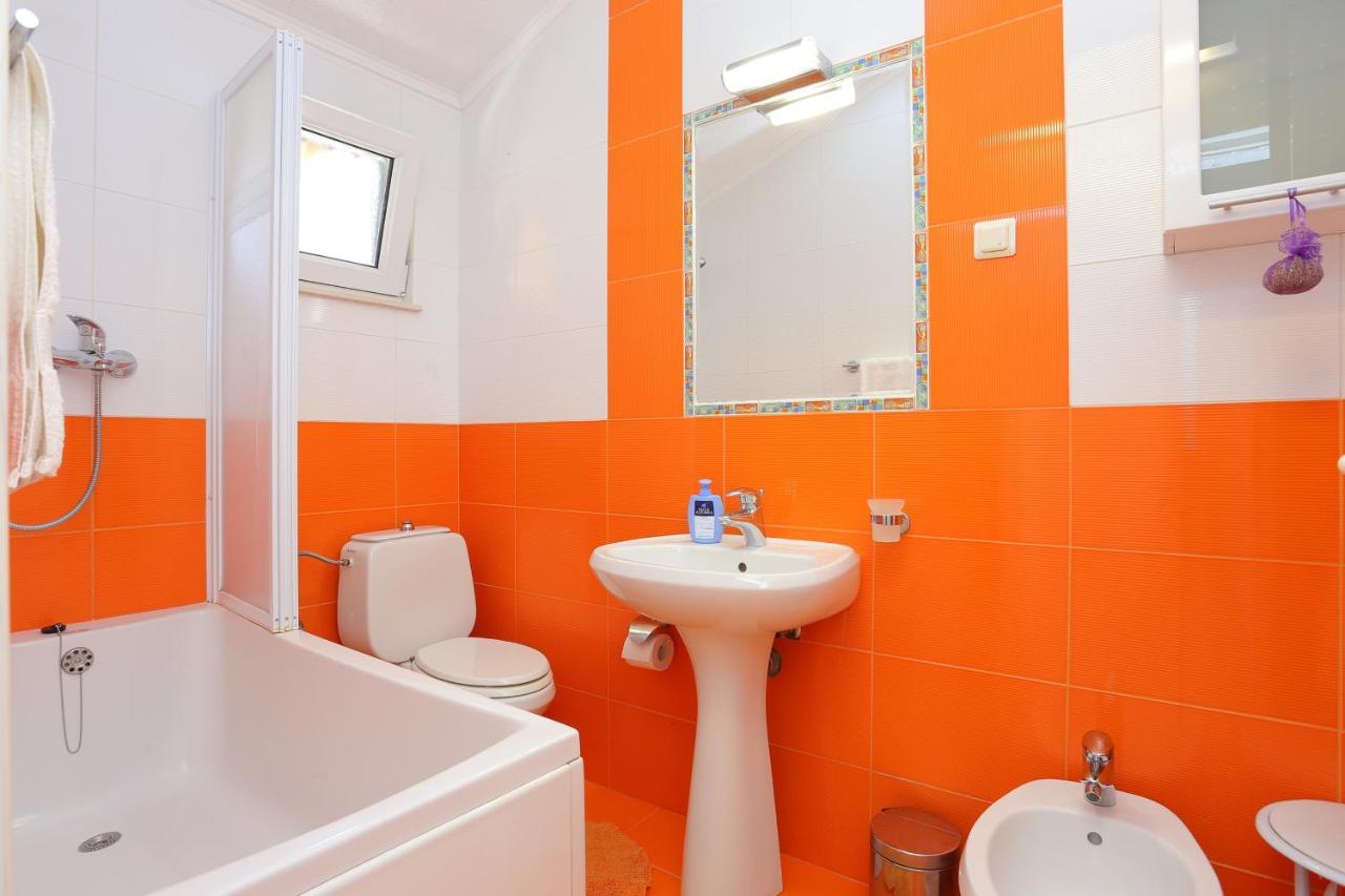 Apartments By The Sea Okrug Donji, Ciovo - 12502 โอครูกกอร์นญี ภายนอก รูปภาพ
