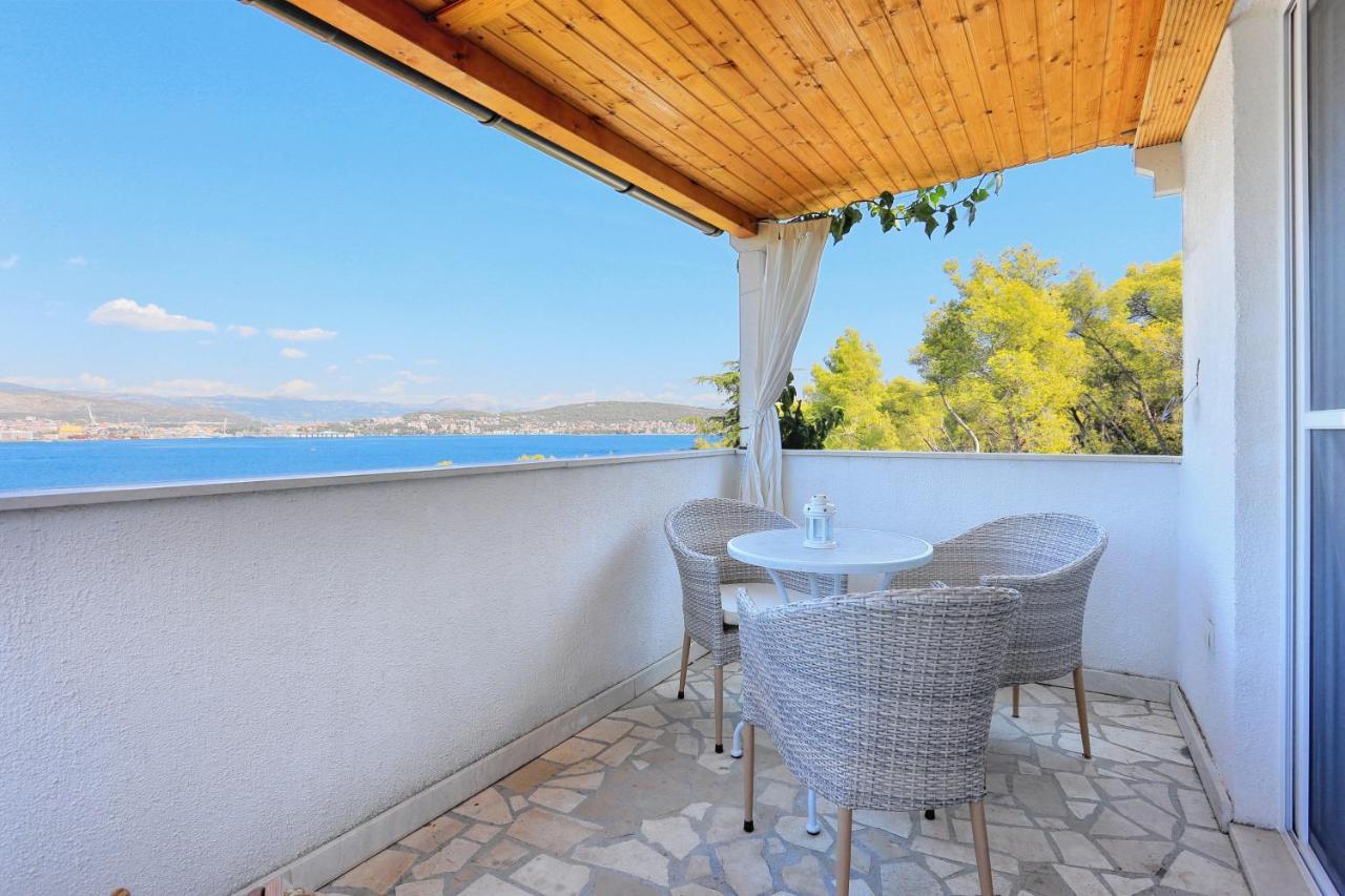 Apartments By The Sea Okrug Donji, Ciovo - 12502 โอครูกกอร์นญี ภายนอก รูปภาพ