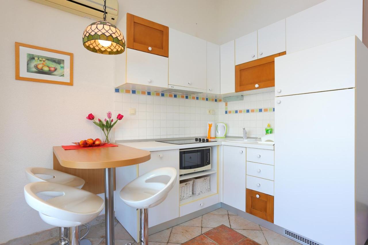 Apartments By The Sea Okrug Donji, Ciovo - 12502 โอครูกกอร์นญี ภายนอก รูปภาพ