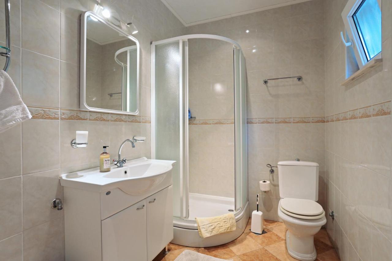 Apartments By The Sea Okrug Donji, Ciovo - 12502 โอครูกกอร์นญี ภายนอก รูปภาพ