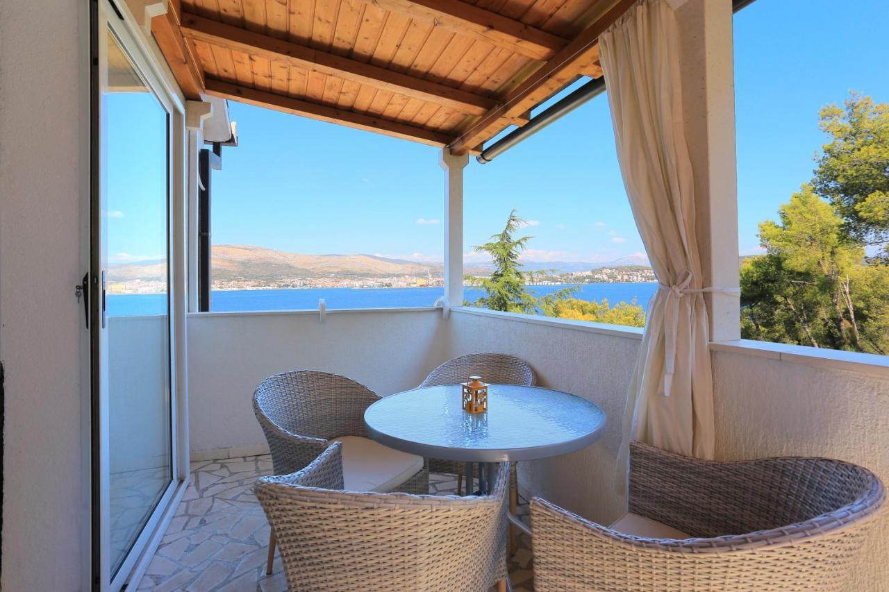 Apartments By The Sea Okrug Donji, Ciovo - 12502 โอครูกกอร์นญี ภายนอก รูปภาพ