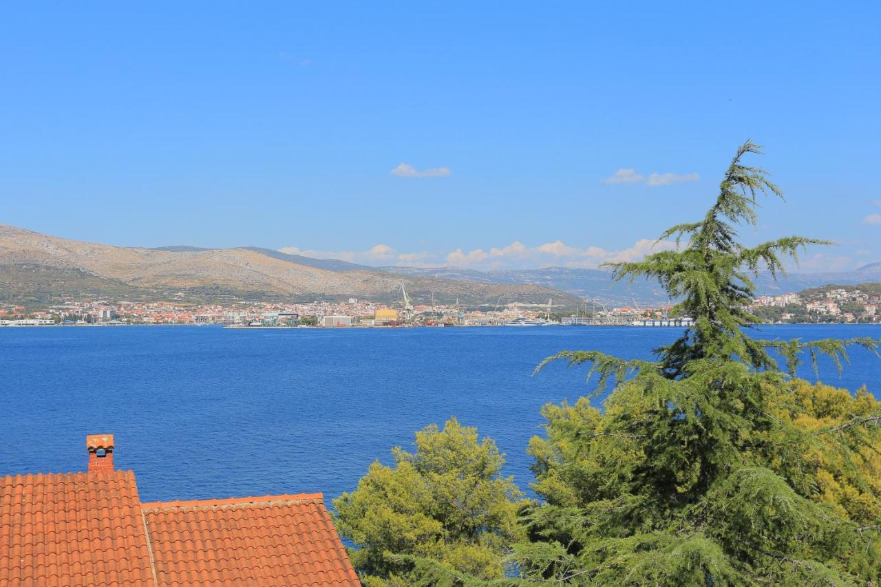 Apartments By The Sea Okrug Donji, Ciovo - 12502 โอครูกกอร์นญี ภายนอก รูปภาพ