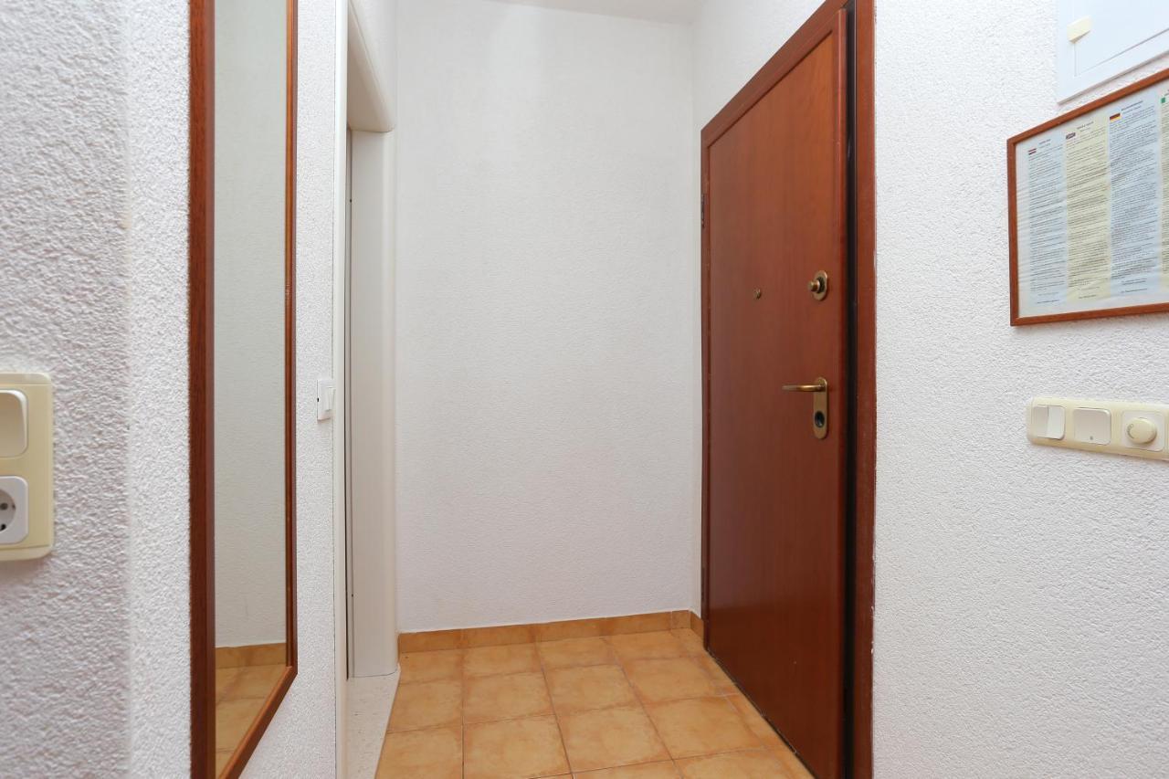 Apartments By The Sea Okrug Donji, Ciovo - 12502 โอครูกกอร์นญี ภายนอก รูปภาพ