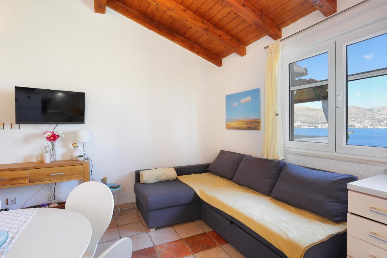 Apartments By The Sea Okrug Donji, Ciovo - 12502 โอครูกกอร์นญี ภายนอก รูปภาพ